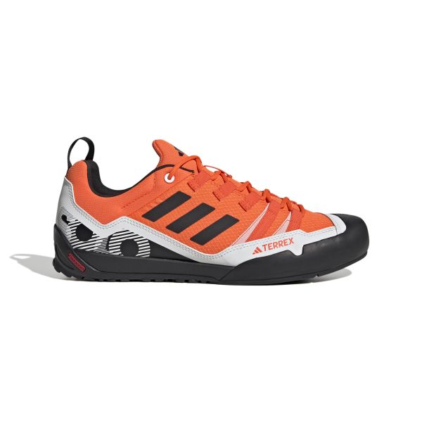 Buty trekkingowe adidas Terrex Swift Solo 2.0. Brązowe obuwie trekkingowe damskie Adidas, z materiału, bez zapięcia. Za 506.75 zł.
