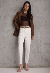 Białe Jeansy Mom Fit z Wiskozą Bawełną i Paskiem z Metaliczną Klamrą Salennith. Białe jeansy damskie Renee, z podwyższonym stanem. Za 119.99 zł.