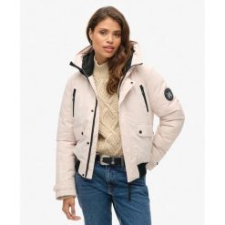 Kurtka Bomber Pikowana City. Szare kurtki damskie Superdry, bez wzorów, bez kaptura. W wyprzedaży za 464.35 zł.