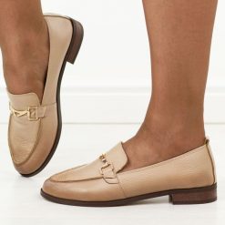 Cappccino groch skórzane Polskie mokasyny damskie Deoni D677. Żółte mokasyny damskie Deoni, na jesień, z jeansu, z okrągłym noskiem, bez obcasa. Za 439.00 zł.