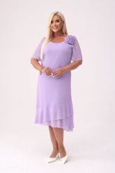 Elegancka szyfonowa lawendowa sukienka Maria z falbankami na wesele PLUS SIZE XXL. Fioletowe sukienki damskie Moda Size Plus Iwanek, z aplikacjami, z elastanu, eleganckie, bez ramiączek. Za 359.90 zł.