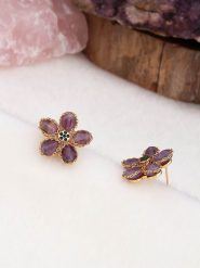 Pierres de Jade Pozłacane kolczyki-wkrętki z ametystami i cyrkoniami rozmiar: onesize. Różowe kolczyki damskie Pierres de Jade, z ametystem, pozłacane. Za 43.99 zł.