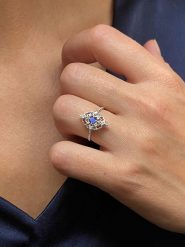 OR Carats Złoty pierścionek z kamieniami szlachetnymi rozmiar: 52. Niebieskie pierścionki damskie OR Carats, z topazem, złote. Za 614.96 zł.