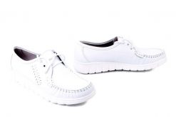 SOLO 068SZ biały gr, półbuty damskie. Białe półbuty damskie Solo, bez wzorów, bez obcasa, bez zapięcia. Za 264.90 zł.