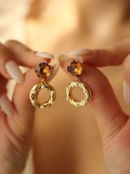 Pierres delicates Pozłacane kolczyki-wkrętki z perłami i cyrkoniami rozmiar: onesize. Białe kolczyki damskie Pierres delicates, z cyrkonią, pozłacane. Za 52.99 zł.