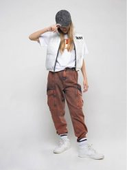 DKNY T-Shirt D35T08 S Biały Regular Fit. Białe koszulki i t-shirty dziewczęce DKNY, bez wzorów, z bawełny, bez kołnierzyka, bez ramiączek. Za 219.99 zł.