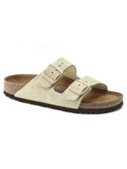 Birkenstock Skórzane klapki "Arizona" w kolorze beżowym rozmiar: 43. Brązowe klapki damskie Birkenstock, bez wzorów, ze skóry, z otwartym noskiem, bez obcasa, bez zapięcia. Za 426.06 zł.