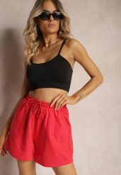 Czerwone Dresowe Szorty High Waist z Gumką w Talii Narefia. Czerwone szorty damskie Renee, w ażurowe wzory, z dresówki, z podwyższonym stanem. Za 24.99 zł.