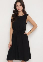 Czarna Wiskozowa Sukienka Pudełkowa z Paskiem Ralamella. Czarne sukienki damskie Born2be, bez wzorów, z jeansu, eleganckie, bez ramiączek. W wyprzedaży za 67.99 zł.