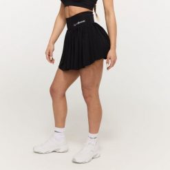 Spódnico-spodenki damskie fitness czarne BEAT. Czarne spodenki sportowe damskie GYMBEAM, s, bez wzorów, z elastanu, do biegania. Za 113.90 zł.