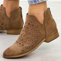 Brązowe ażurowe zamszowe botki damskie Potocki 12664. Brązowe botki damskie POTOCKI, na jesień, z jeansu, biznesowe, bez obcasa, na płaskiej podeszwie, bez zapięcia. Za 219.00 zł.