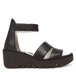 Sandały Fly London. Czarne sandały damskie Fly London, bez wzorów, bez obcasa, na koturnie, bez zapięcia. Za 449.99 zł.