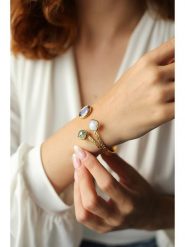 Pierres delicates Pozłacana bransoletka z kamieniami szlachetnymi rozmiar: onesize. Niebieskie bransoletki damskie Pierres delicates, pozłacane. Za 127.05 zł.