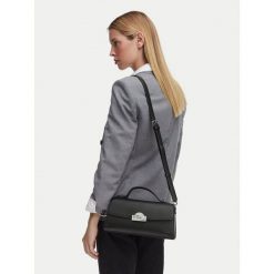 Torebka KARL LAGERFELD. Czarne kuferki damskie KARL LAGERFELD, bez wzorów, bez dodatków. Za 649.99 zł.