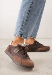 Brązowe Sneakersy z Wkładką ze Skóry Naturalnej z Metaliczną Ozdobą Rioneira. Brązowe obuwie sportowe damskie Born2be, z dresówki, bez zapięcia. Za 179.99 zł.