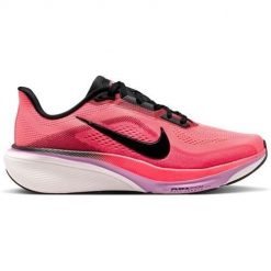 Buty do biegania damskie Nike Pegasus 42. Czerwone obuwie sportowe damskie Nike, bez zapięcia, do biegania. Za 885.00 zł.