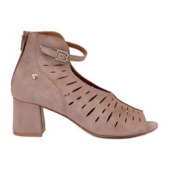 Zamszowe Botki Damskie Na Słupku Maciejka 06893-10 Ciemnobeżowe beżowy. Brązowe botki damskie z zamszu, eleganckie, bez obcasa, na słupku, bez zapięcia. Za 566.30 zł.