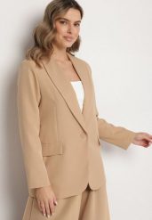 Ciemnobeżowa Marynarka Ozdobiona Imitacją Kieszeni Sovzedi. Brązowe marynarki i żakiety damskie Born2be, l, bez wzorów, z jeansu, eleganckie. Za 89.99 zł.