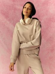 4F Bluza dresowa oversize z kapturem damska - szara S. Szare bluzy damskie 4F, s, bez wzorów, z dresówki, z kapturem. Za 179.99 zł.