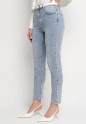 Niebieskie Jeansy o Kroju Mom Fit z Wysokim Stanem Delarine. Niebieskie jeansy damskie Born2be, bez wzorów, z bawełny. Za 89.99 zł.