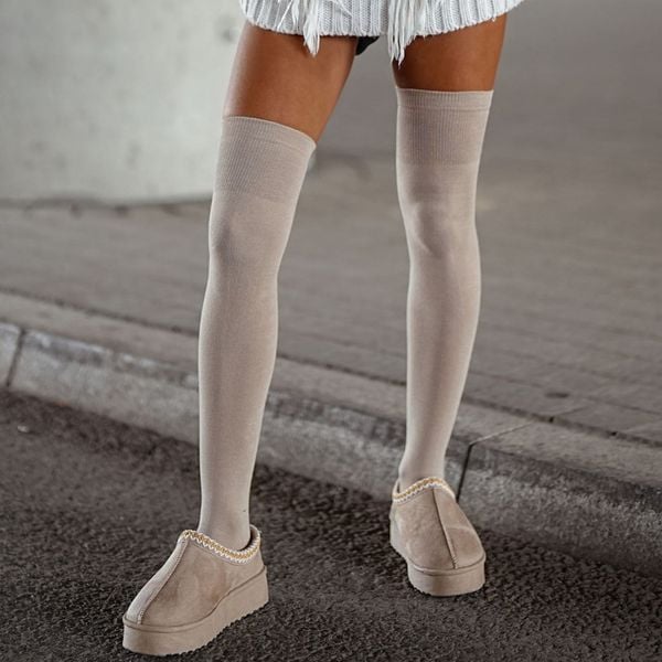 Beżowe zakolanówki gładkie bawełniane 225. Brązowe pończochy i pasy Milena, bez wzorów, z bawełny. Za 25.00 zł.