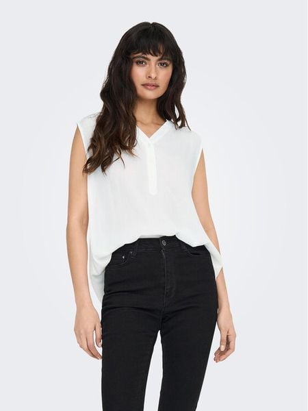 ONLY Bluzka 15213420 Biały Regular Fit. Białe bluzki damskie Only, bez wzorów, z wiskozy, bez kołnierzyka, bez ramiączek. Za 49.99 zł.