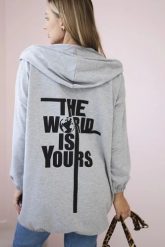Bluza z nadrukiem "The world is yours" szara. Szare bluzy damskie KESI, l, bez wzorów, z bawełny, bez kaptura. Za 238.37 zł.