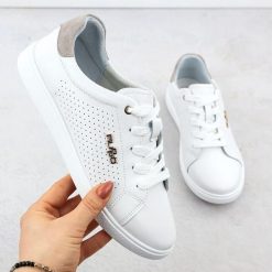 Skórzane półbuty sportowe białe Filippo DP6738. Białe półbuty damskie Filippo, bez wzorów, ze skóry, bez obcasa, bez zapięcia. Za 249.99 zł.
