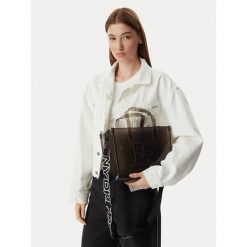 Torebka DKNY. Czarne torebki klasyczne damskie DKNY, bez dodatków. Za 389.99 zł.