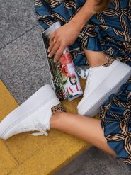 Bellucci Sneakersy w kolorze białym rozmiar: 37. Białe obuwie sportowe damskie Bellucci, bez zapięcia. Za 87.61 zł.