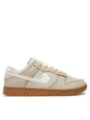 Nike Sneakersy Dunk Low Se FQ8147 104 Beżowy. Brązowe obuwie sportowe damskie Nike, ze skóry, bez zapięcia. Za 459.99 zł.