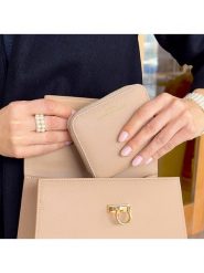 ATELIERS SAINT GERMAIN Skórzany portfel w kolorze beżowym - 12,5 x 10,5 x 2,5 cm rozmiar: onesize. Brązowe portfele damskie ATELIERS SAINT GERMAIN, bez wzorów, z materiału. Za 217.99 zł.