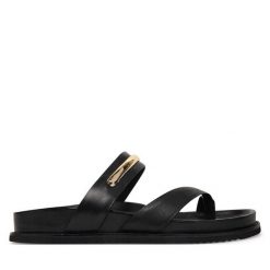 Japonki Tamaris. Czarne klapki damskie Tamaris, bez wzorów, bez obcasa, bez zapięcia. Za 299.99 zł.