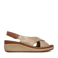 Sandały Lasocki. Brązowe sandały damskie Lasocki, bez wzorów, bez obcasa, na koturnie, bez zapięcia. Za 179.99 zł.