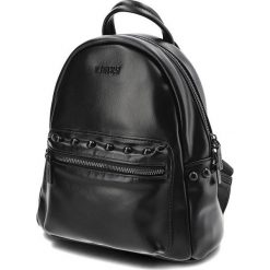 Czarny Modny Plecak Damski Big Star. Czarne plecaki Big Star Accessories, z aplikacjami, ze skóry ekologicznej. Za 219.00 zł.