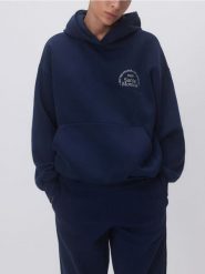 Bluza z haftowanym napisem - granatowy. Niebieskie bluzy damskie Reserved, l, bez wzorów, z bawełny, bez kaptura. Za 119.99 zł.