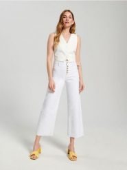Jeansy cropped high waist - kremowy. Białe jeansy damskie Sinsay, z podwyższonym stanem. Za 89.99 zł.