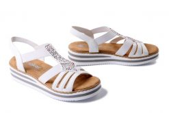 RIEKER V0240-80 white, sandały damskie. Białe sandały damskie Rieker, bez wzorów, bez obcasa, na koturnie, bez zapięcia. Za 223.93 zł.