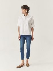 TATUUM Bluzka w kolorze białym rozmiar: 36. Białe bluzki damskie TATUUM, bez wzorów, z bawełny, bez kołnierzyka, bez ramiączek. Za 139.54 zł.