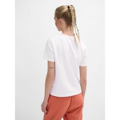 Koszulka damska Hummel Legacy. Białe koszulki damskie Hummel, bez wzorów, bez kołnierzyka, bez ramiączek. Za 96.00 zł.