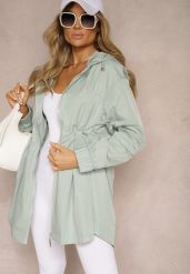 Jasnoniebieska Kurtka Parka Ściagana w Pasie Troczkami z Kapturem Evisanale. Niebieskie kurtki damskie Renee, l, bez wzorów, z materiału, z kapturem. Za 119.99 zł.