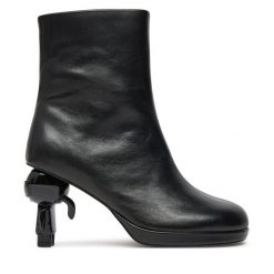 Botki KARL LAGERFELD. Czarne botki damskie KARL LAGERFELD, bez obcasa, na szpilce, bez zapięcia. Za 1,209.00 zł.