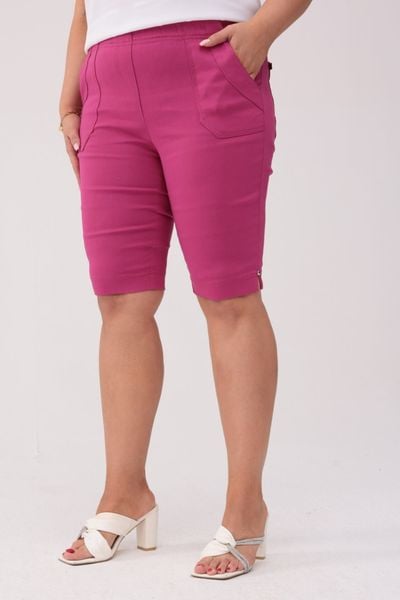 Komfortowe amarantowe spodnie bermudy PLUS SIZE XXL OVERSIZE. Czerwone spódnice damskie Nasi partnerzy, plus size, bez wzorów, z elastanu, mini. W wyprzedaży za 85.40 zł.