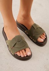 Zielone Klapki z Przekładanymi Paskami i Ozdobnymi Nitami Talysha. Zielone klapki damskie Renee, bez wzorów, z koronki, bez obcasa, na płaskiej podeszwie, bez zapięcia. Za 79.99 zł.