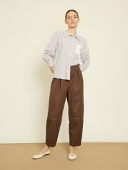 BGN Koszula w kolorze biało-jasnobrązowym rozmiar: 34. Białe koszule damskie BGN, bez wzorów, bez kołnierzyka, bez ramiączek. Za 108.99 zł.