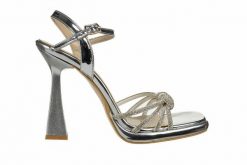 Sandały Bayla-187 201 Silver 187229, Srebrny, Skóra ekologiczna - 36. Szare sandały damskie Bayla, bez wzorów, z materiału, bez obcasa, na obcasie, bez zapięcia. W wyprzedaży za 224.10 zł.