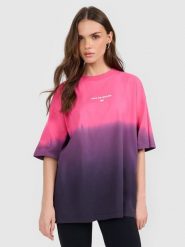 4F T-shirt loose z nadrukiem damski - różowy XS. Czerwone t-shirty damskie 4F, s, bez wzorów, z dresówki, bez kołnierzyka. Za 79.99 zł.