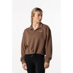 Damska krótka bluza z krótkim zamkiem i opuszczonym ramieniem – brązowy. Brązowe bluzy damskie AESTHETIC WOLF, l, bez wzorów, z bawełny, bez kaptura. Za 259.99 zł.