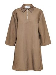 SELECTED FEMME Sukienka "Nia" w kolorze jasnobrązowym rozmiar: 40. Brązowe sukienki damskie Selected Femme, bez wzorów, bez ramiączek. Za 127.65 zł.