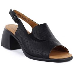 Skórzane sandały damskie na obcasie czarne Vinceza 26-66920. Czarne sandały damskie VINCEZA, bez wzorów, z materiału, bez obcasa, na obcasie, bez zapięcia. Za 179.99 zł.